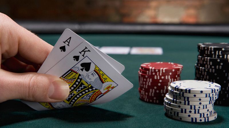 Chơi Poker tại Mmwin không chỉ mang lại khoảnh khắc giải trí hấp dẫn